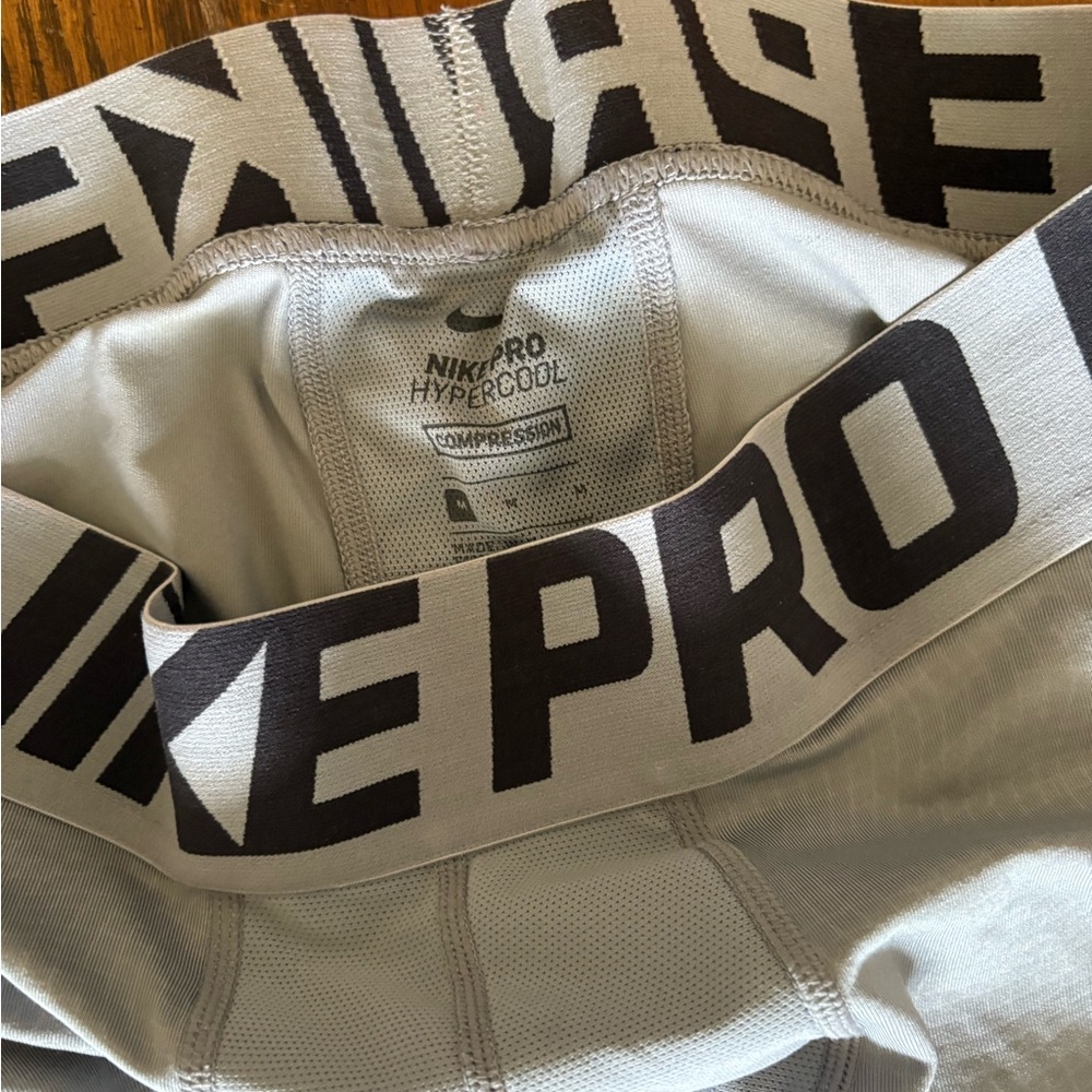Nike Silver and Black Patterned Leggings - Picture 4 of 4